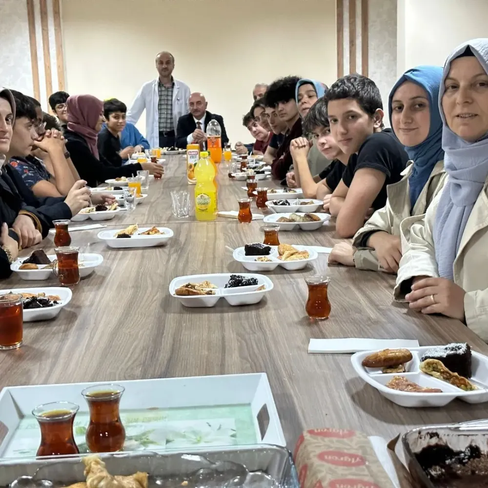 Rize Anadolu İmam Hatip Lisesi Okul İdaresi ve Öğretmenleri Pansiyon Öğrencilerini Ziyaret Etti