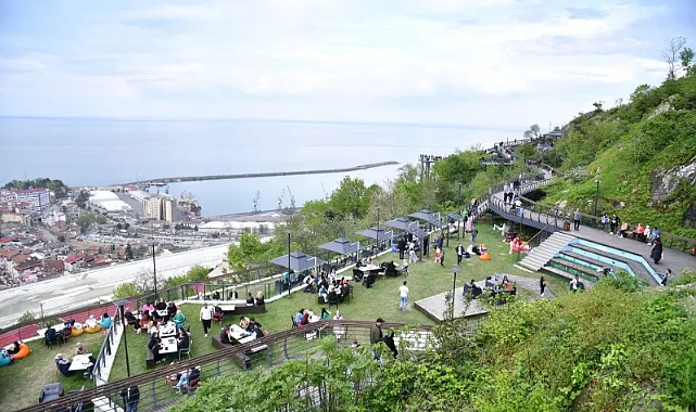 Trabzon Boztepe Seyir Terası Rekor Ziyaretçi Sayısıyla Dikkat Çekiyor