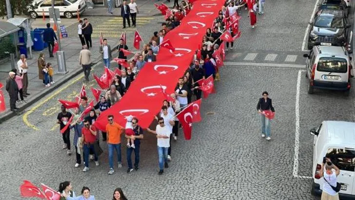 Rize’de 100 metrelik Türk Bayrağı ile Cumhuriyet kutlaması