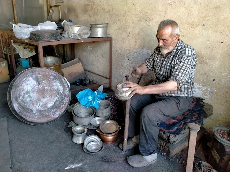 Tokatlı Ahmet usta baba mesleği kalaycılığı 70 yıldır sürdürüyor