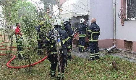 Erzurum Palandöken ilçesinde depoda çıkan yangın söndürüldü