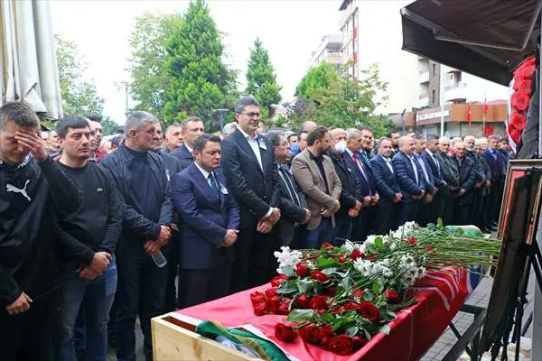 Kalp krizi sonucu vefat eden CHP Fındıklı İlçe Başkanı Kadıoğlu son yolculuğuna uğurlandı