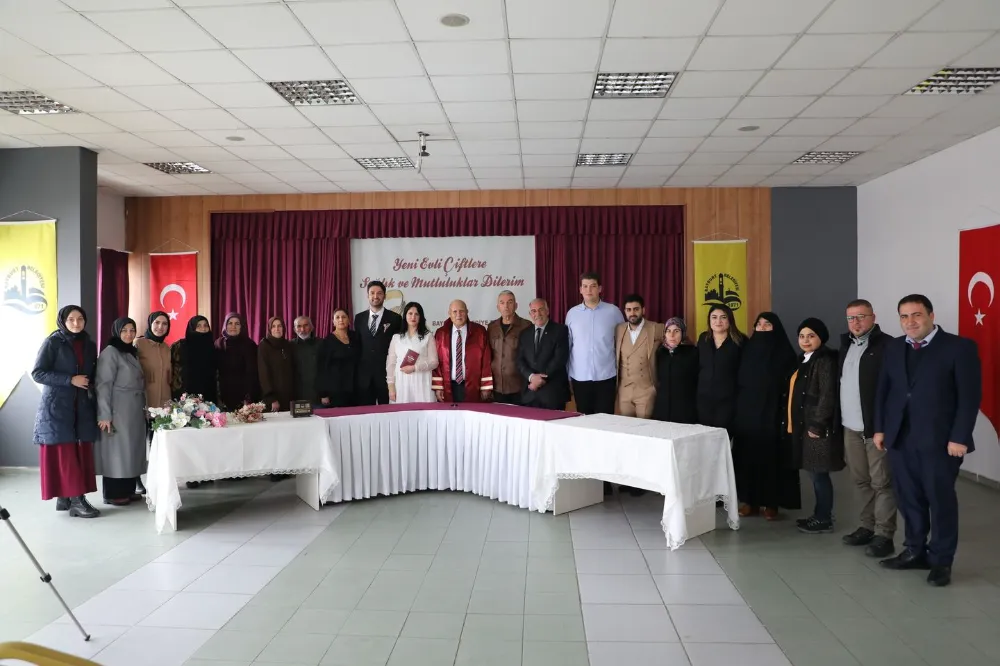 Bayburt Belediye Başkanı Hükmü Pekmezci, Eda Odabaşı ve Server Barış Sancak Çiftinin Nikahını Kıydı