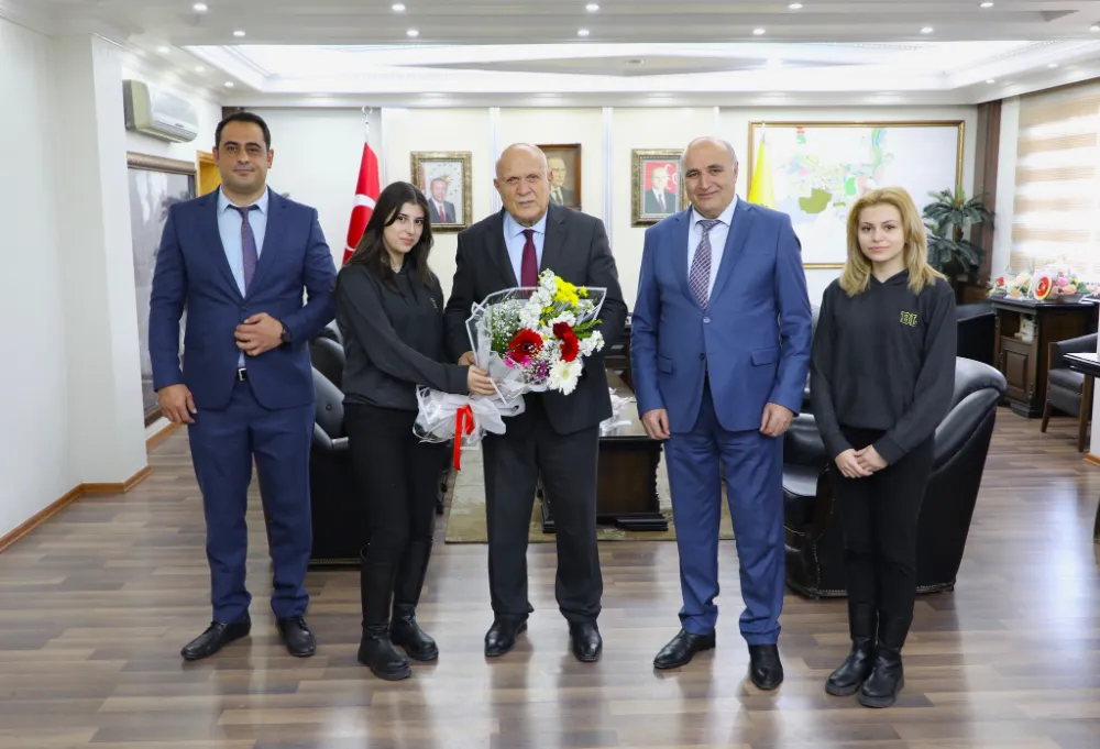 Bayburt Lisesi Öğrenci ve Öğretmenleri, Belediye Başkanını Ziyaret Etti