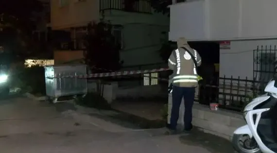 Maltepe’de inşaatın temelinde toprak kaydı, yanındaki 5 katlı bina boşaltıldı