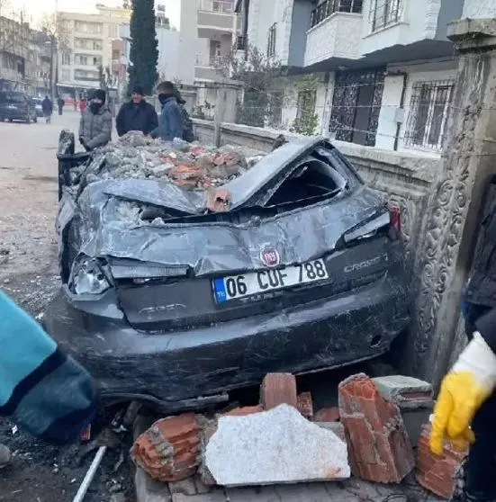 Çalıntı araçları ağır hasarlılarla change edip satan şebeke çökertildi; 22 gözaltı