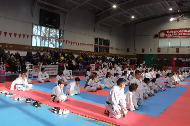 AKÇAABAT’TA KARATE ŞAMPİYONASI YAPILDI