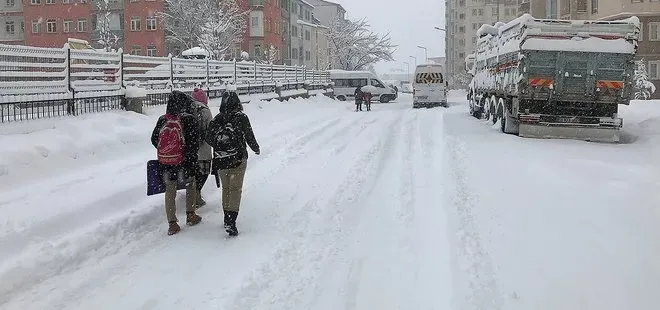 Yarın okullar tatil mi son dakika? 11 Aralık Pazartesi kar tatili olacak mı, hangi illerde? MEB Valilik açıklamaları...