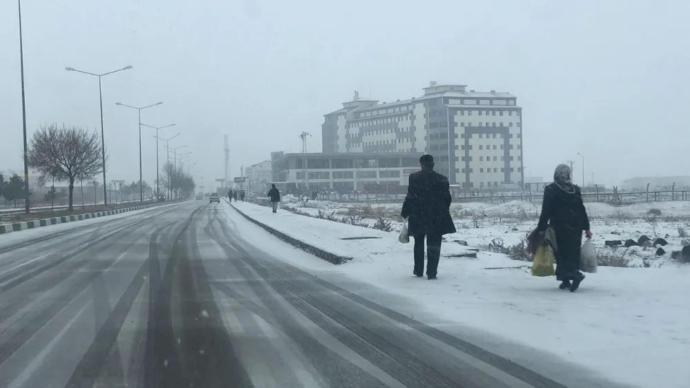 Kars-Iğdır kara yolu tipi nedeniyle tır trafiğine kapatıldı