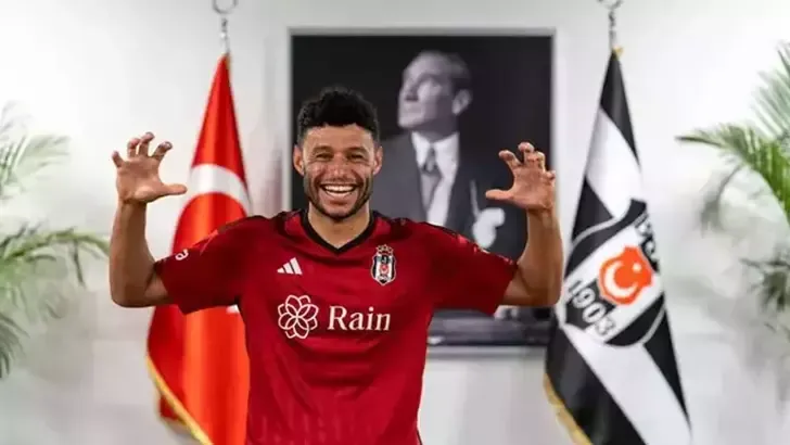 Beşiktaş, Chamberlain’in uyluk arka adalesinde yırtık tespit edildiğini açıkladı