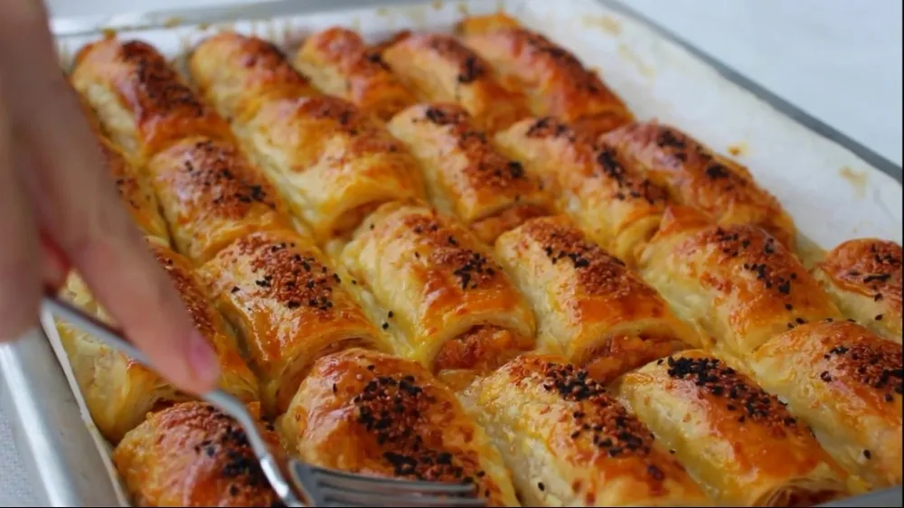 Bu börek herkesi hayran bırakacak: Börek ustası olacağınız Sodalı Börek tarifi