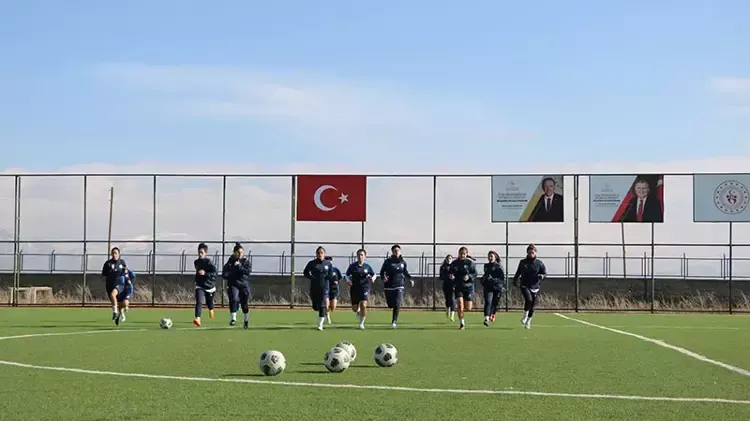 Yüksekova Kadın Futbol Takımı