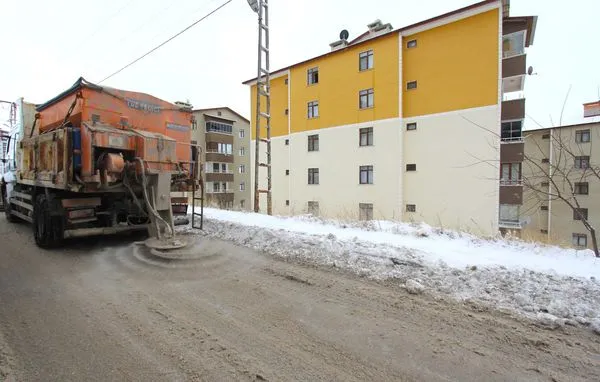 Bayburt Belediyesi, Kar ve Buzla Mücadelede Gece Gündüz Çalışıyor