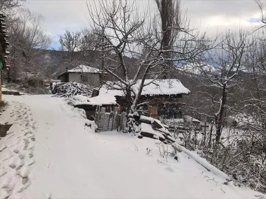 Suluova’nın yüksek kesimlerinde kar yağışı etkili oldu