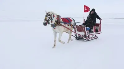 Atlı kızaklar Çıldır Gölü