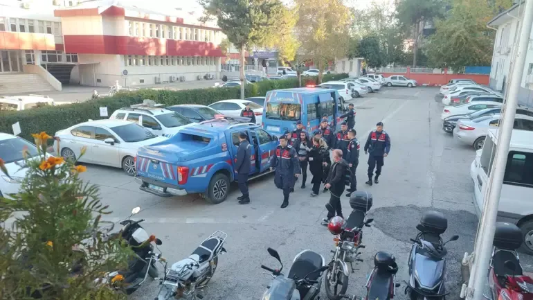 Oto yedek parça satıcısı cinayetine karışan 3 kişi adliyeye sevk edildi