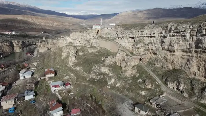 Kazılarda tespit edilen 800 yıllık cami ibadete açılıyor