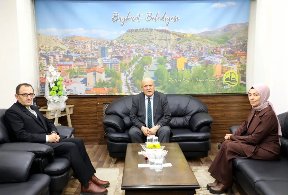 Bayburt Çevre Şehircilik ve İklim Değişikliği İl Müdürü ve İl Müdür Yardımcısı Belediye Başkanını Ziyaret Etti