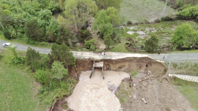 Kastamonu’da Yol çöktü, tarım arazileri sular altında kaldı