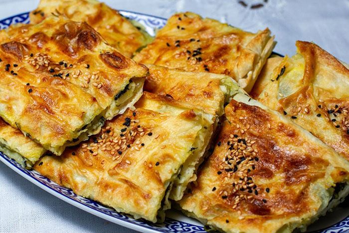 kolay ıspanaklı tepsi börek tarifi?