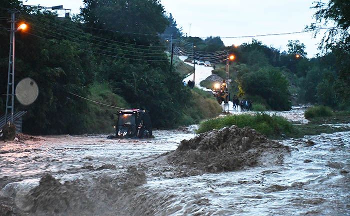 Samsun’un Vezirköprü ilçesinde sağanak sele neden oldu