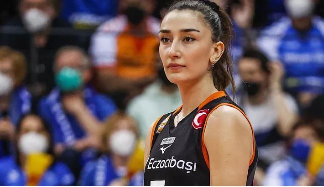 Voleybolcu Hande Baladın tatil pozlarıyla hayranlarını mest etti! 