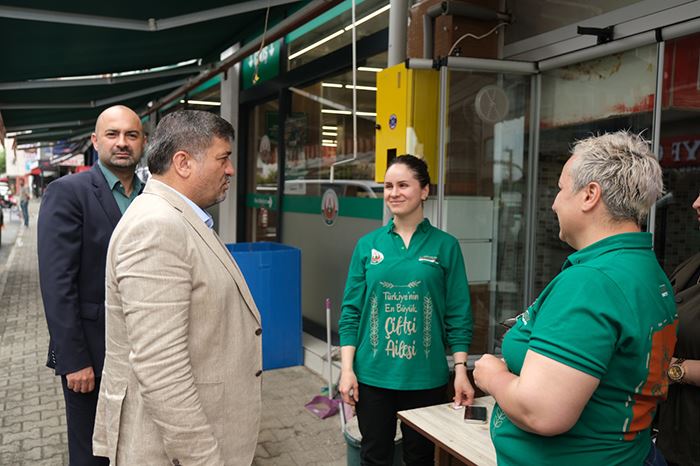 Giresun Belediye Başkanı Şenlikoğlu, esnaf ve vatandaşlarla bir araya geldi