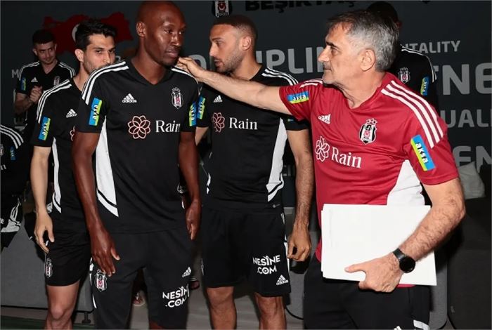 Atiba Hutchinson,Futbolu Bıraktı!