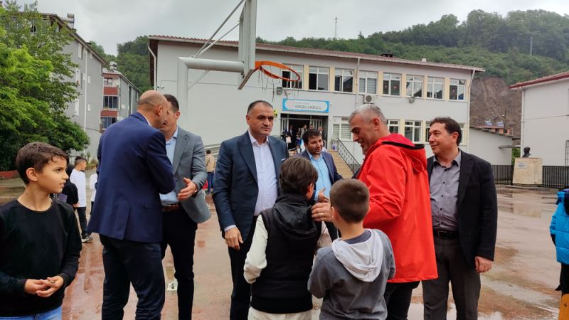 Salıpazarı ilçesinde ilkokulda kermes düzenledi