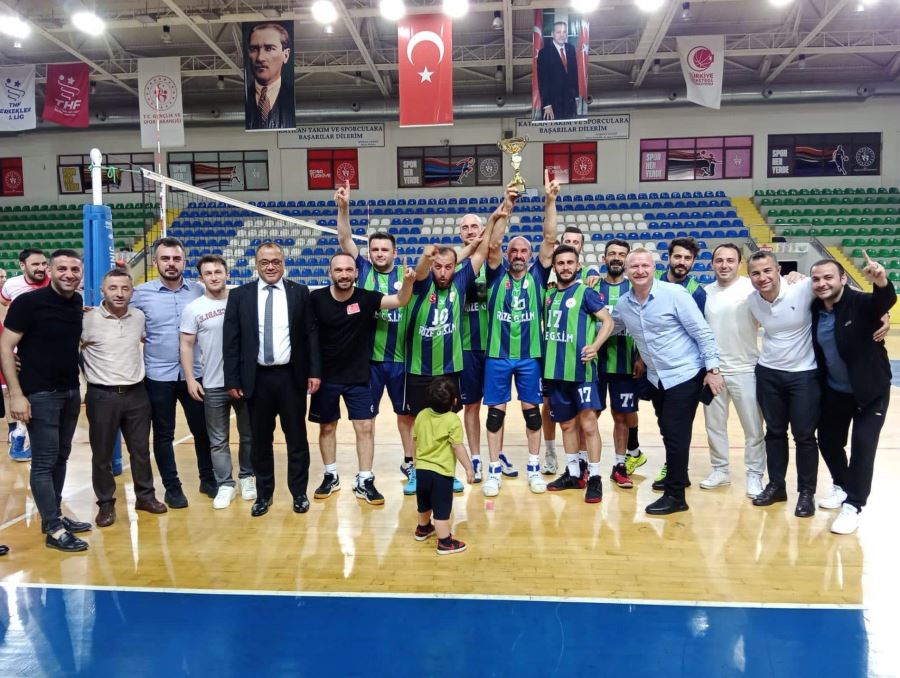 Rize Milli Eğitim Müdürlüğü Erkek Voleybol Takımı İkinci Oldu