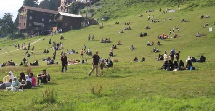 Turistler Akın Etti, Ayder Yaylası Tıklım Tıklım