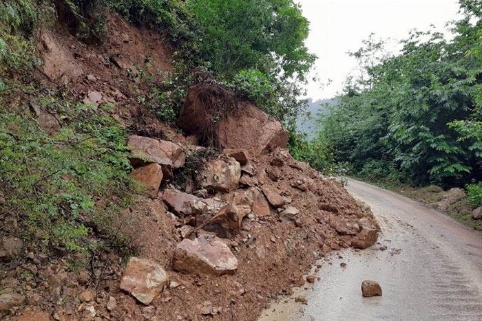 Bir haftada 95 heyelan yolları kapattı