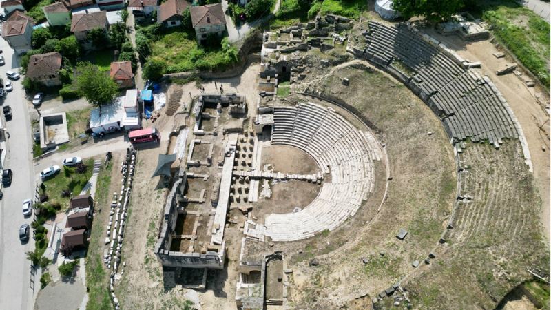 Kazı çalışmalarının sürdüğü Prusias ad Hypium Antik Kenti, FPV dron ile görüntülendi