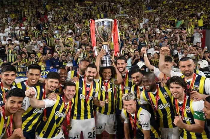 Fenerbahçeli Futbolcuya Sürpriz Teklif!