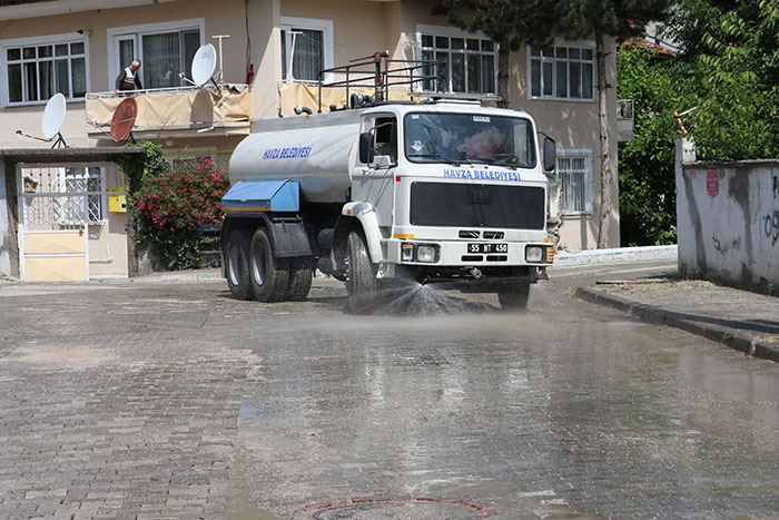 Havza Belediyesi sağanak sonrası cadde ve sokaklarda temizlik çalışması yürütüyor