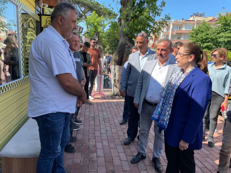 Sağanağın ardından temizlik çalışması yapılan Amasra bayrama hazır