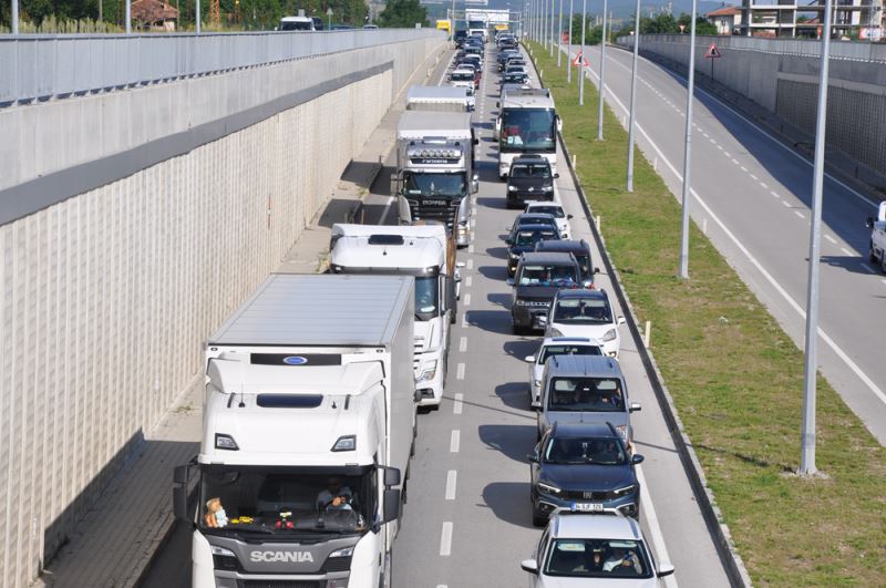 İstanbul-Samsun kara yolunda bayram trafiği