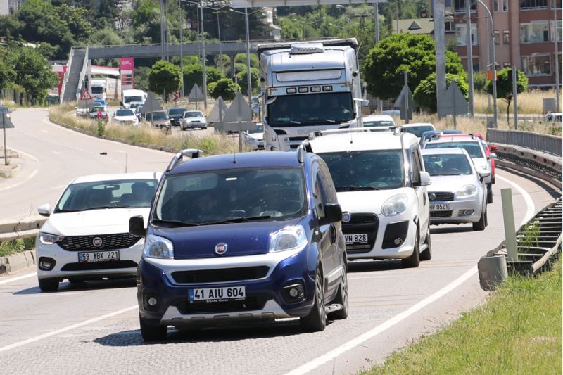 Ankara-Samsun kara yolunda trafik yoğunluğu başladı