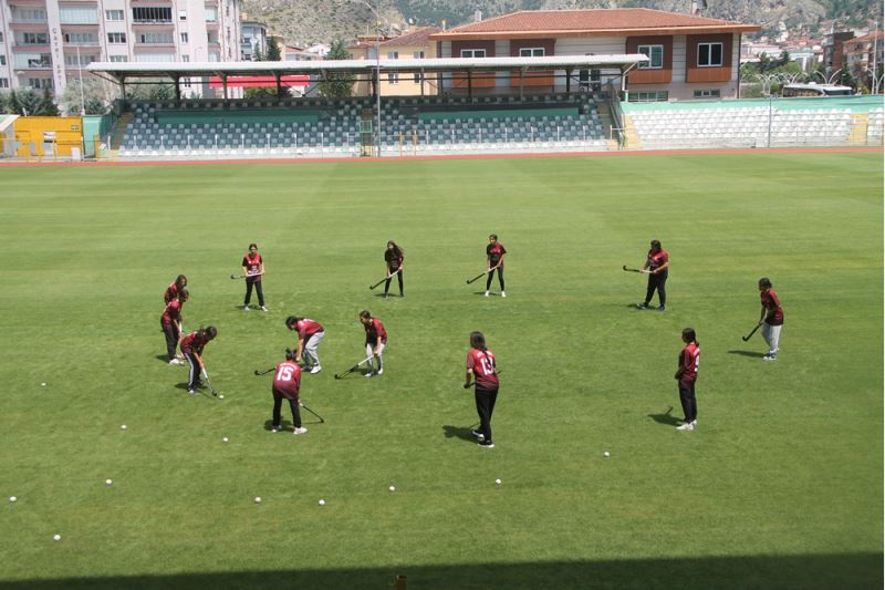 Şampiyon genç hokeycilerin hedefi, milli takım formasını giymek