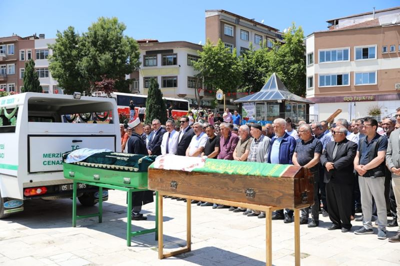 Amasya’da trafik kazasında yanarak hayatını kaybeden 3 kişi toprağa verildi