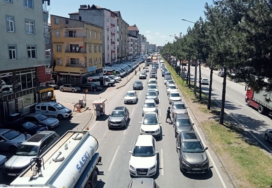 Samsun-Ordu kara yolunda trafik yoğunluğu yaşanıyor