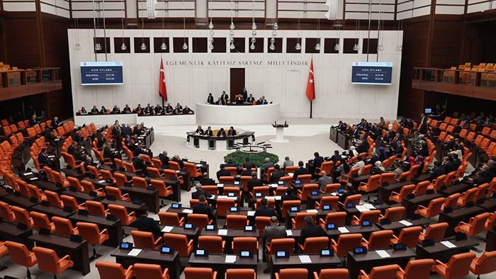 Yemin töreninde  38 vekil CHP