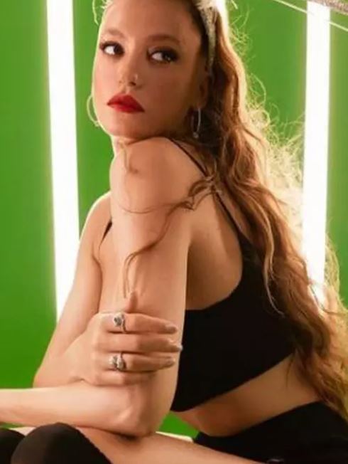 Serenay Sarıkaya