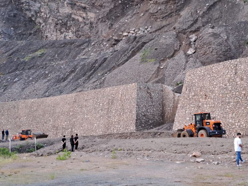 Heyelan sonucu kapanan Artvin-Erzurum kara yolu ulaşıma açıldı