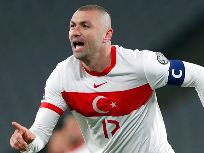 Burak Yılmaz futbolu bıraktı