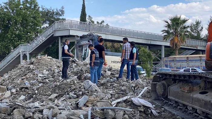 Depremin 122. gününde enkazdan kadın cesedi çıktı