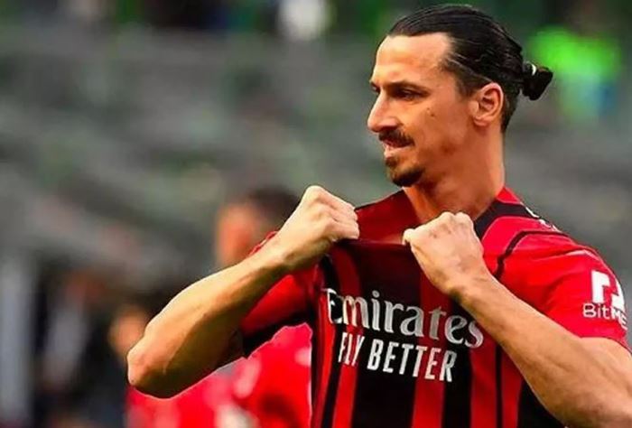  Zlatan İbrahimovic futbolu bıraktığını açıkladı!