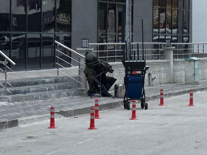 Tokat’ta kütüphane önünde kontrollü patlatılan kazandan çorba çıktı