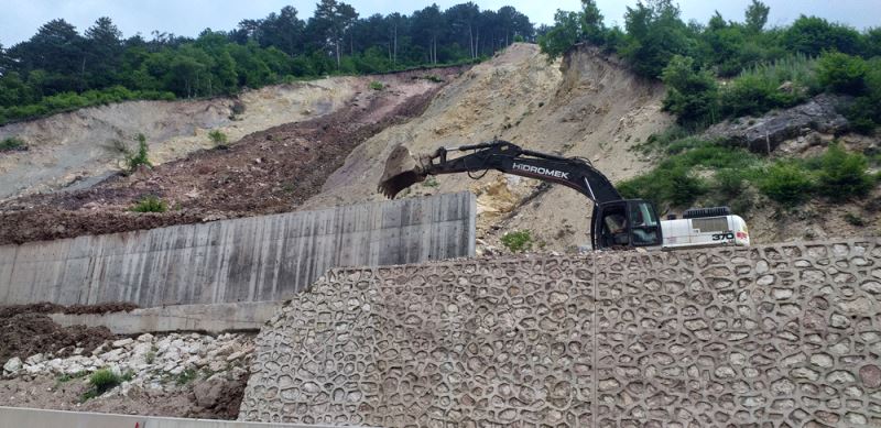 GÜNCELLEME - Ankara-Zonguldak yolundaki heyelan bölgesinde ulaşım kontrollü sağlanıyor