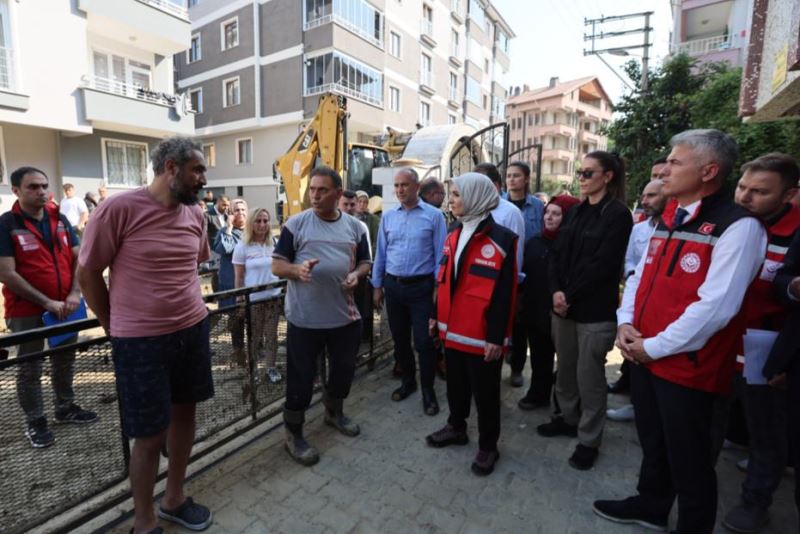 Aile ve Sosyal Hizmetler Bakanı Göktaş, selden etkilenen Zonguldak'ta  konuştu: